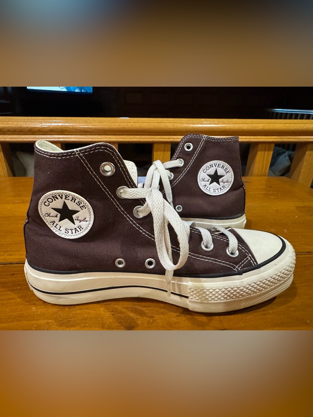 CONVERSE Chuck Taylor All Stars - women’s size 7